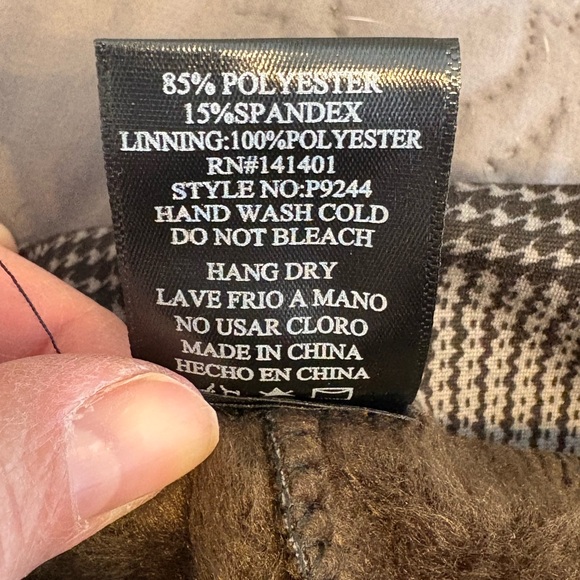 Women’s Gray Capri Plaid Pants - Picture 4 of 6